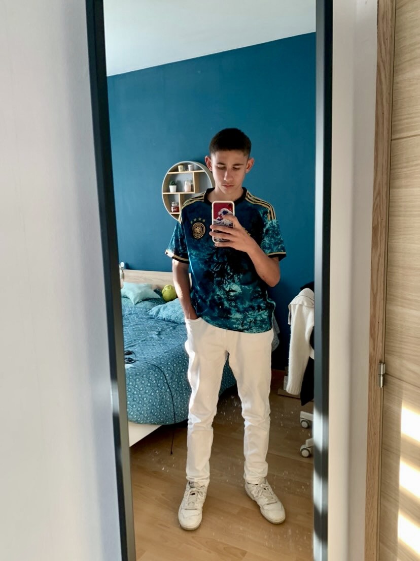 Profil de Santo, 20 ans, Rencontre Mature à Lenningen