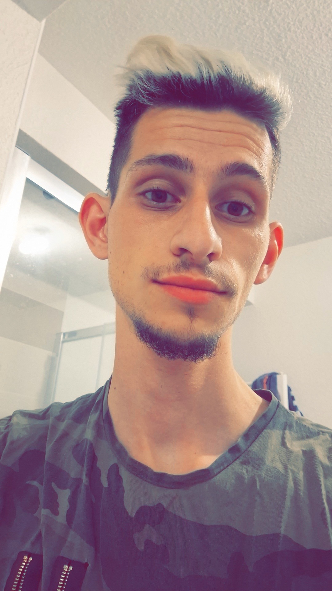 Profil de Delio, 27 ans, Rencontre Mature à Merkholtz