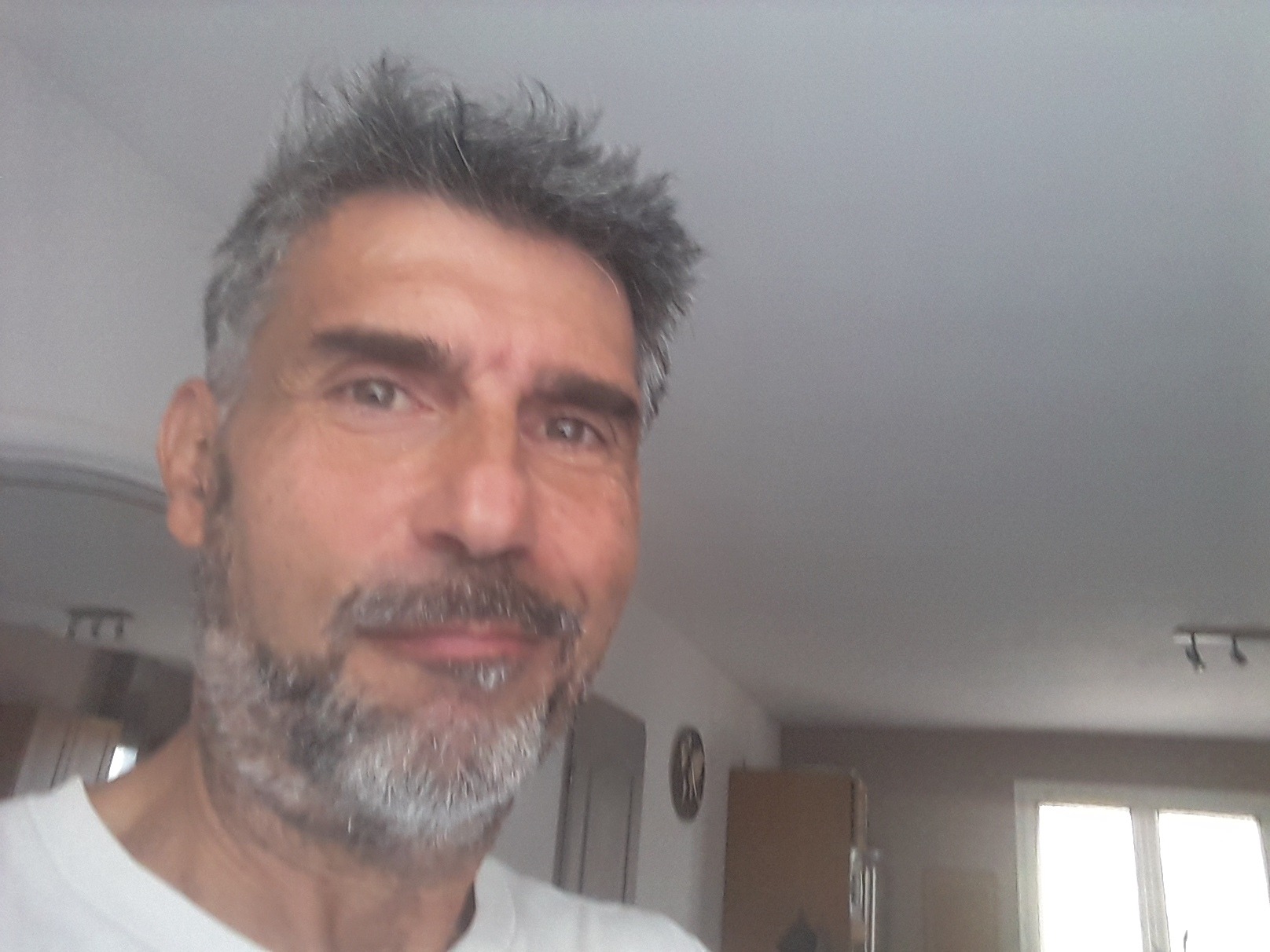 Profil de Stiven, 55 ans, Rencontre Mature à Schoos